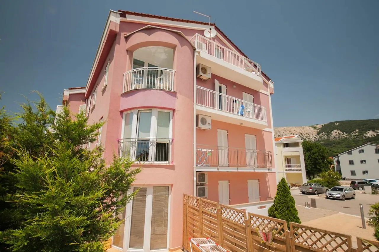 Apartments Lovorka Baška 0*,