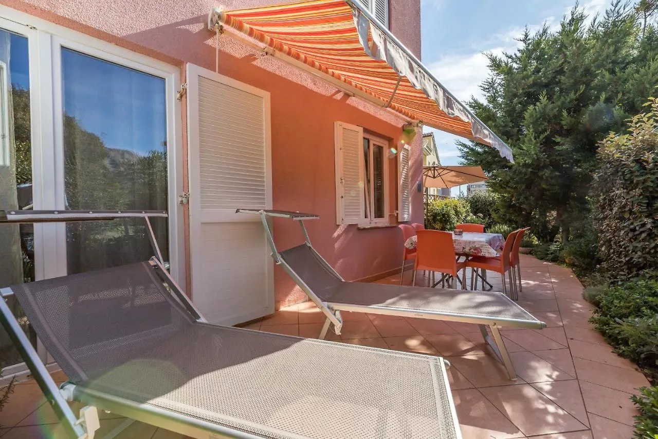 Apartments Lovorka Baška