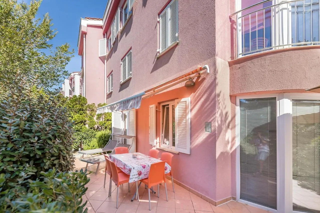 Apartments Lovorka Baska  0*, Baska (Krk) Croatia