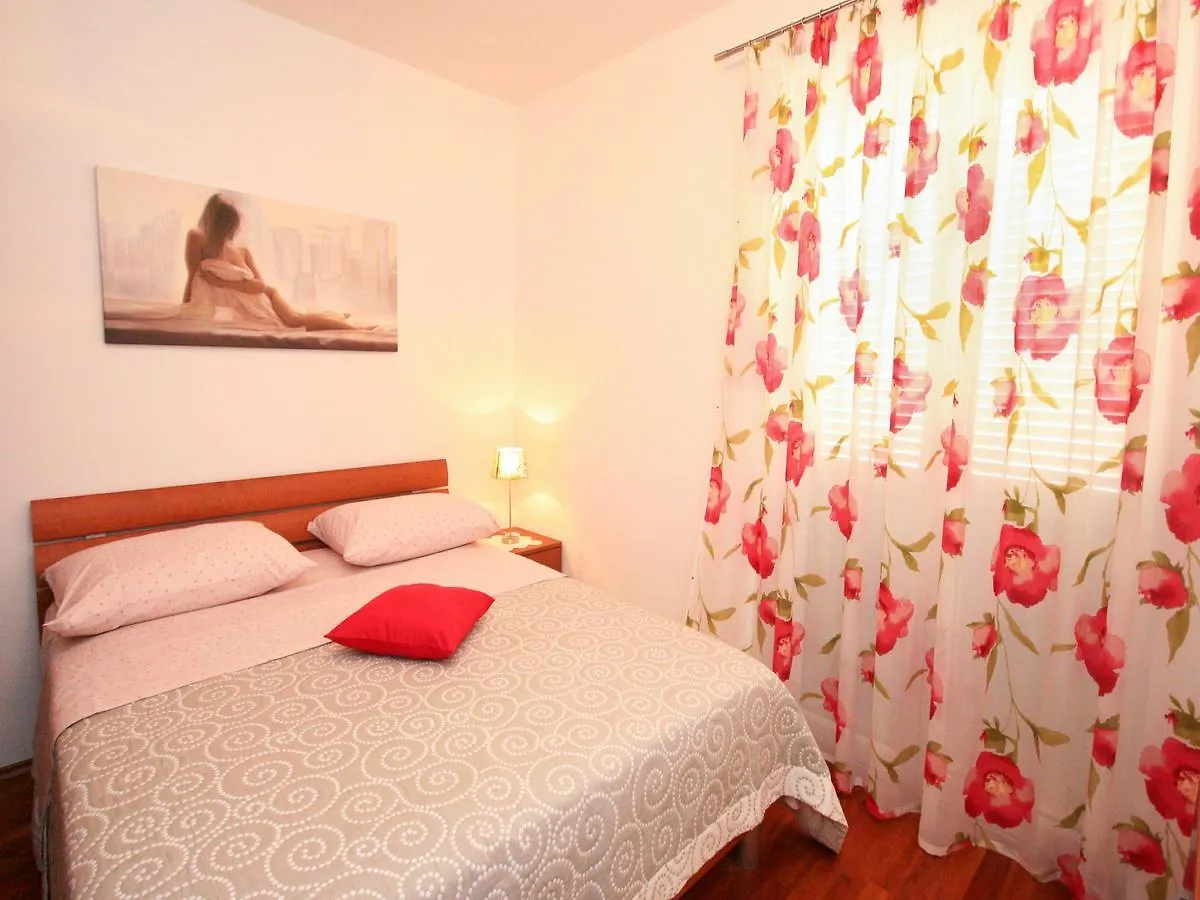 Apartments Lovorka Baška