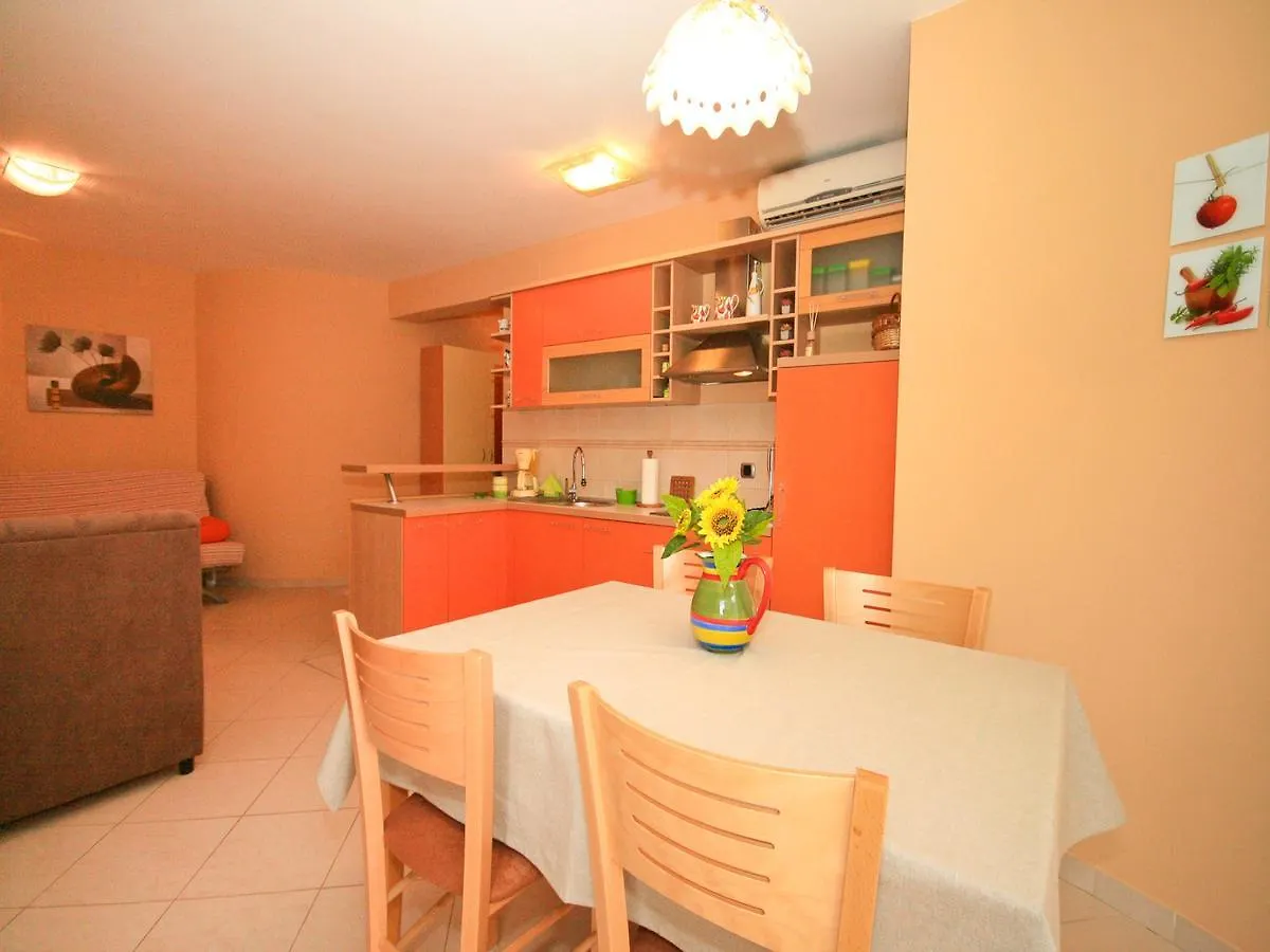 Apartments Lovorka Baška