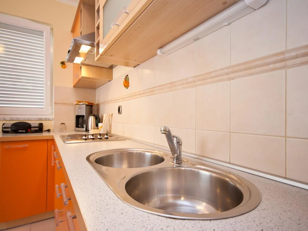 Apartments Lovorka Baška 0*,  Chorvatsko